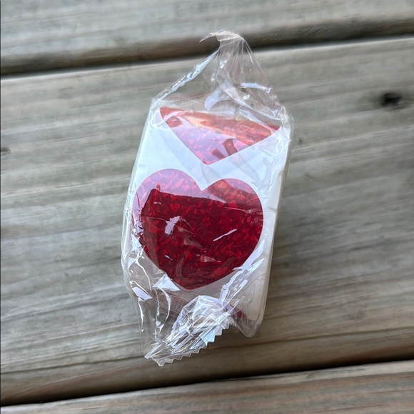 NWT (500) - 1.5” Red Heart Valentine Stickers Heart Sticker Roll Hearts - Picture 3 of 6